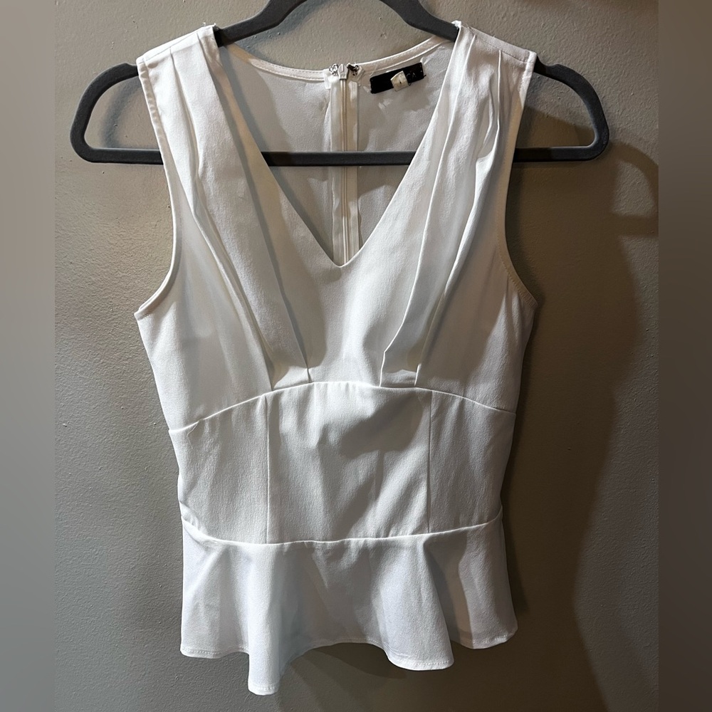 Faisca Elegant White Sleeveless Top